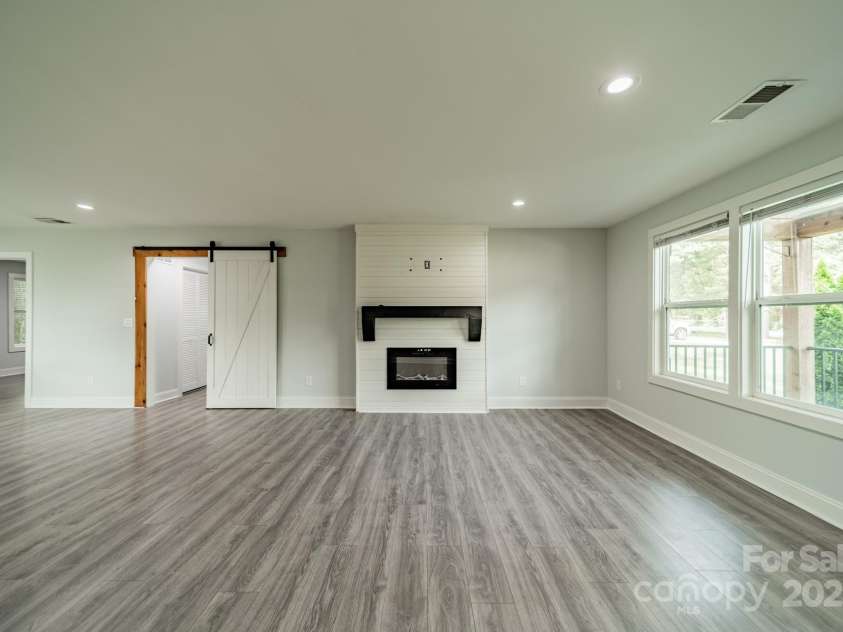7901 Reames Road, Charlotte, NC 28216.  MLS# CAR4261222, YatesRealty ID 19628. 