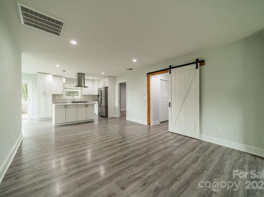 7901 Reames Road, Charlotte, NC 28216.  MLS# CAR4261222, YatesRealty ID 19628. 