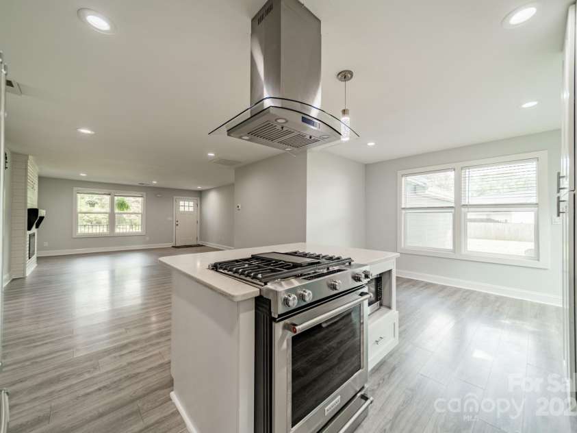 7901 Reames Road, Charlotte, NC 28216.  MLS# CAR4261222, YatesRealty ID 19628. 