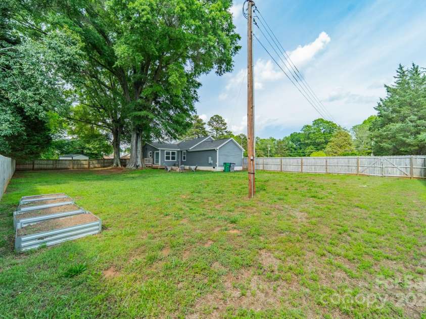 7901 Reames Road, Charlotte, NC 28216.  MLS# CAR4261222, YatesRealty ID 19628. 