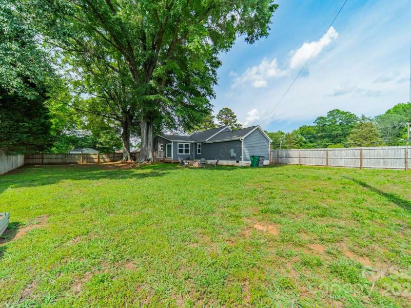 7901 Reames Road, Charlotte, NC 28216.  MLS# CAR4261222, YatesRealty ID 19628. 
