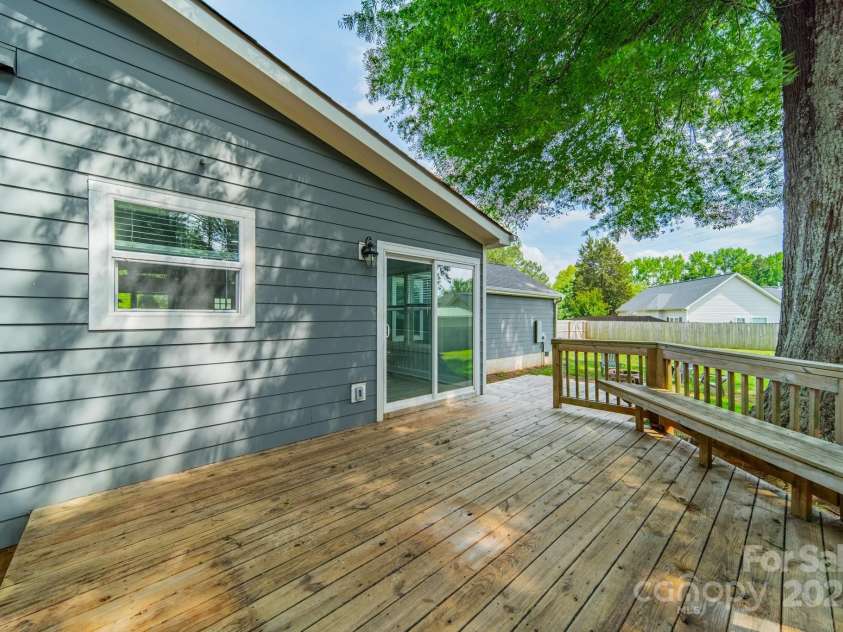 7901 Reames Road, Charlotte, NC 28216.  MLS# CAR4261222, YatesRealty ID 19628. 