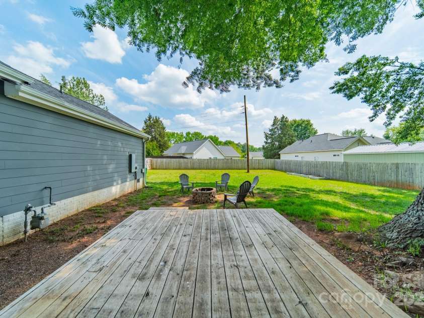7901 Reames Road, Charlotte, NC 28216.  MLS# CAR4261222, YatesRealty ID 19628. 