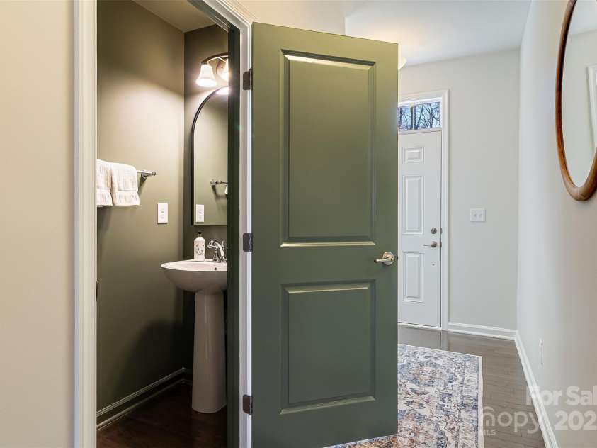 3108 Major Samuals Way, Charlotte, NC 28208.  MLS# CAR4334043, YatesRealty ID 1963. Chic powder room.