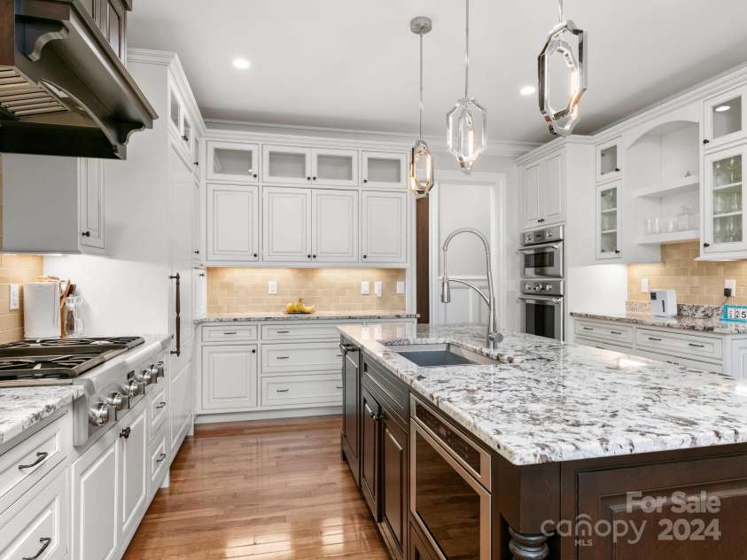 345 Scarlet Tanager Court, Arden, NC 28704.  MLS# CAR4202032, YatesRealty ID 1963. Kitchen