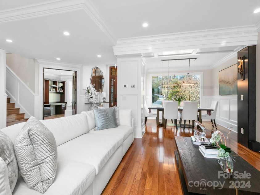 345 Scarlet Tanager Court, Arden, NC 28704.  MLS# CAR4202032, YatesRealty ID 1963. Living Room