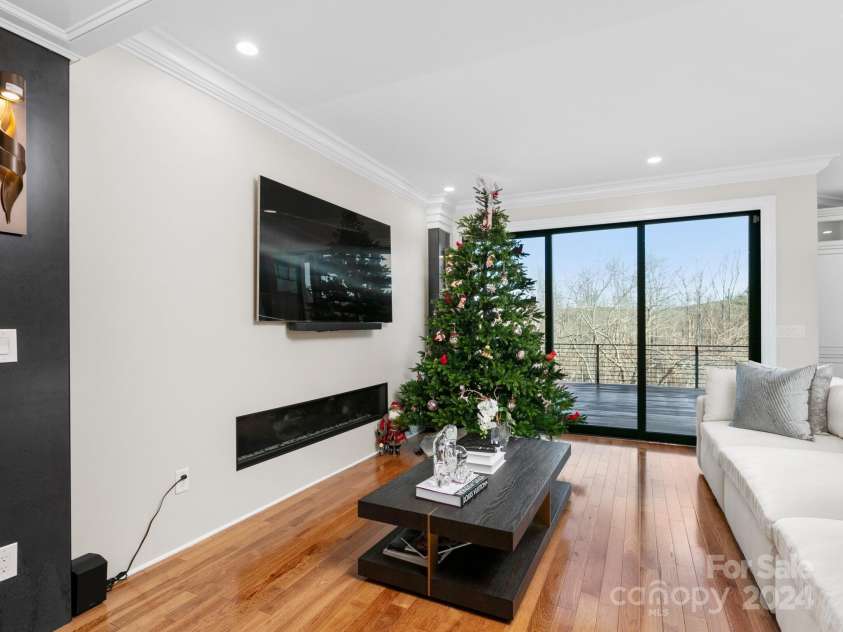 345 Scarlet Tanager Court, Arden, NC 28704.  MLS# CAR4202032, YatesRealty ID 1963. Living Room