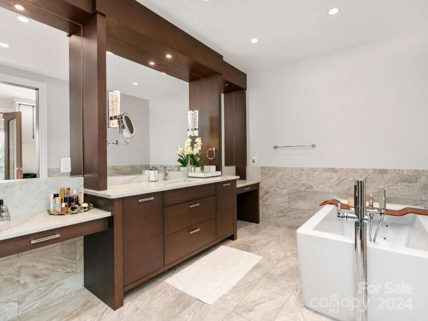 345 Scarlet Tanager Court, Arden, NC 28704.  MLS# CAR4202032, YatesRealty ID 1963. Primary Bathroom