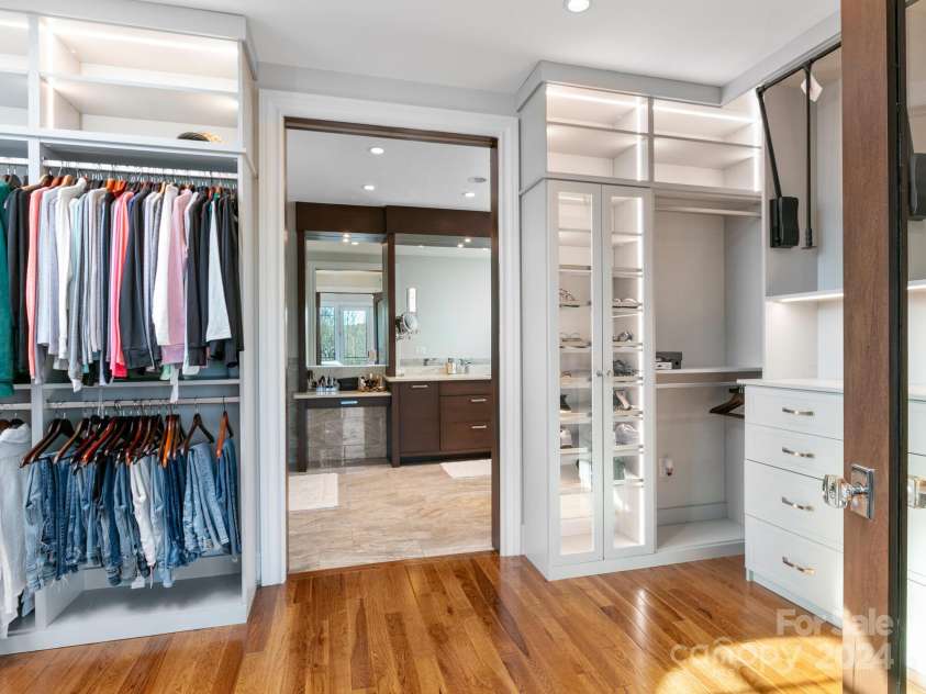 345 Scarlet Tanager Court, Arden, NC 28704.  MLS# CAR4202032, YatesRealty ID 1963. Walk In Closet