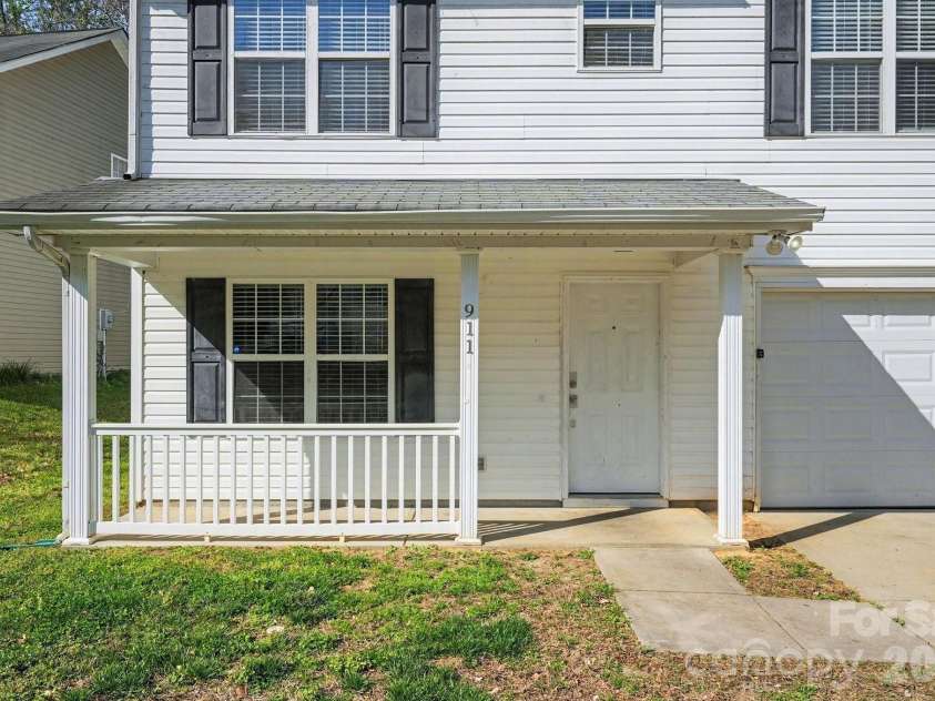 911 Valley Ridge Road, Charlotte, NC 28214.  MLS# CAR4360939, YatesRealty ID 19630. 