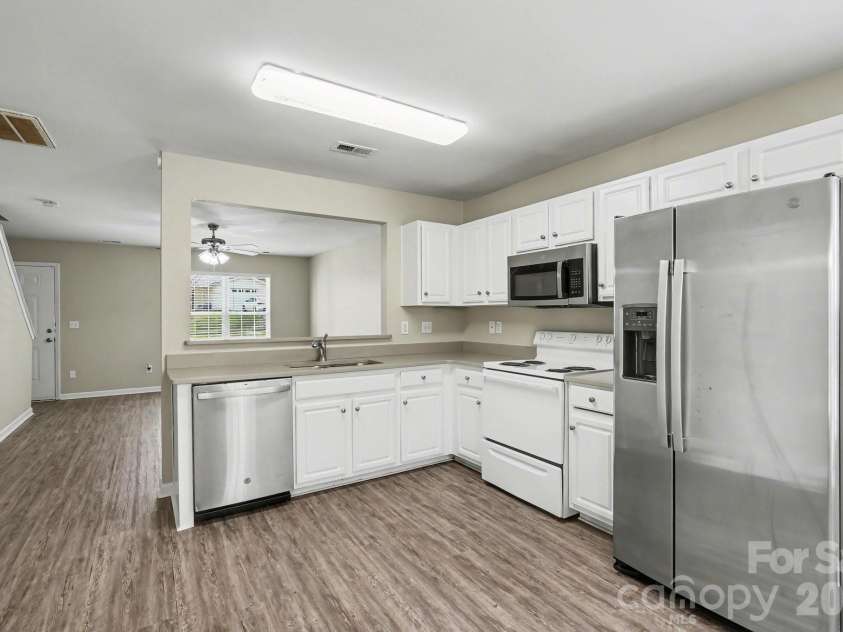 911 Valley Ridge Road, Charlotte, NC 28214.  MLS# CAR4360939, YatesRealty ID 19630. 