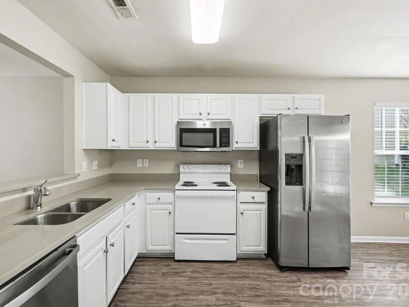 911 Valley Ridge Road, Charlotte, NC 28214.  MLS# CAR4360939, YatesRealty ID 19630. 