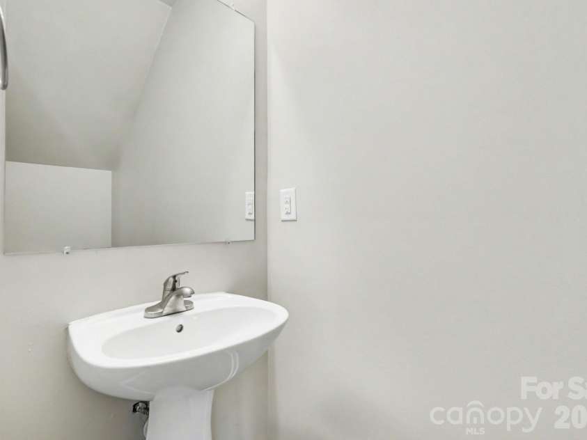 911 Valley Ridge Road, Charlotte, NC 28214.  MLS# CAR4360939, YatesRealty ID 19630. 