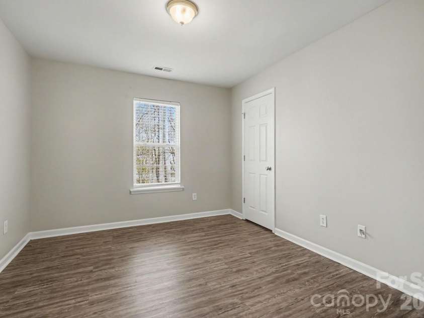 911 Valley Ridge Road, Charlotte, NC 28214.  MLS# CAR4360939, YatesRealty ID 19630. 