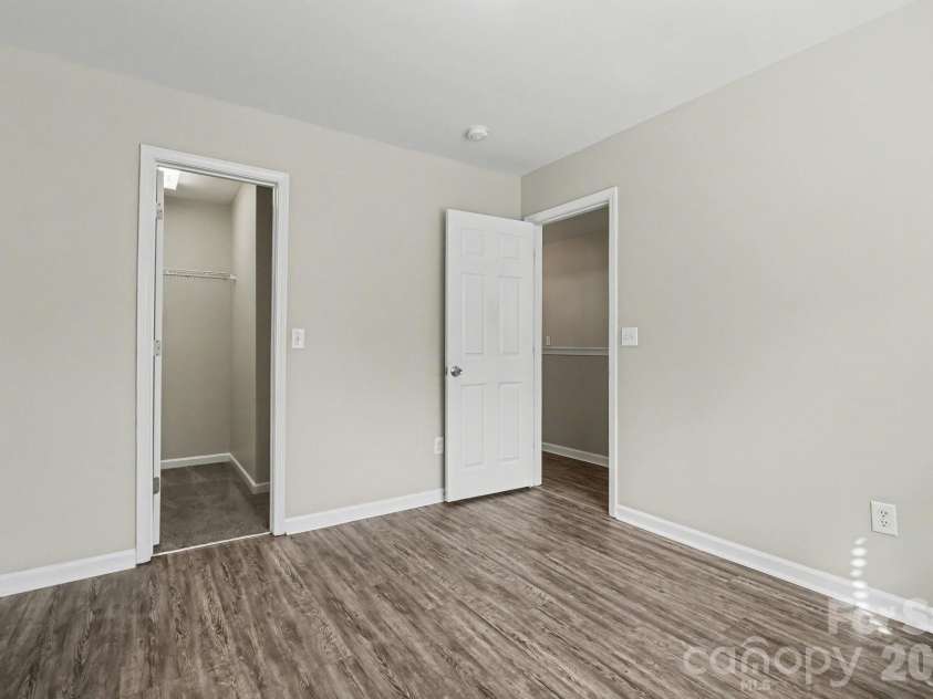 911 Valley Ridge Road, Charlotte, NC 28214.  MLS# CAR4360939, YatesRealty ID 19630. 