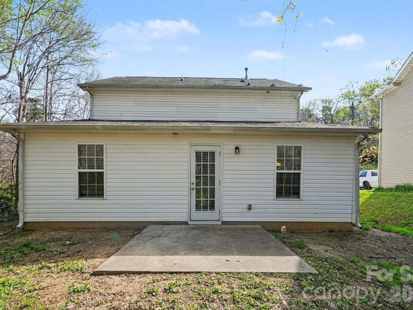 911 Valley Ridge Road, Charlotte, NC 28214.  MLS# CAR4360939, YatesRealty ID 19630. 