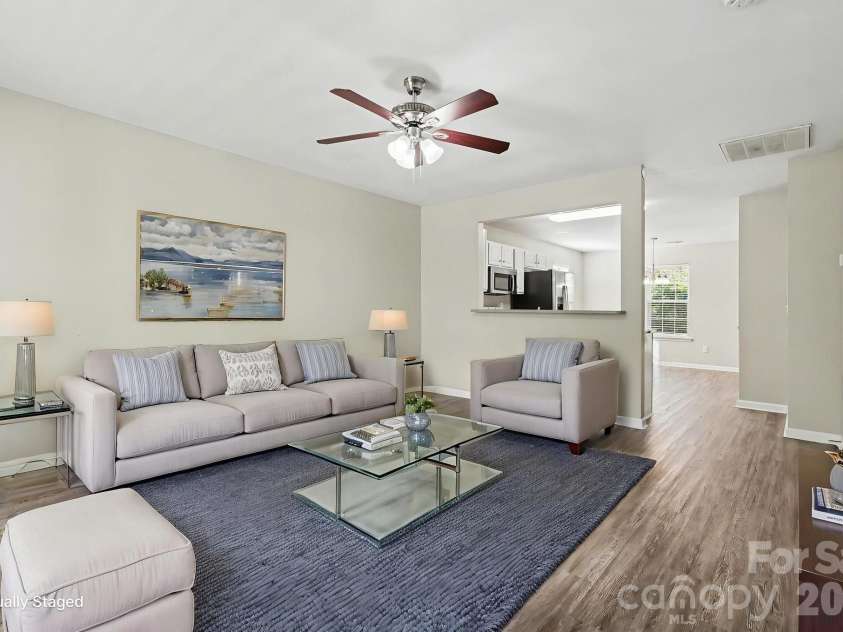 911 Valley Ridge Road, Charlotte, NC 28214.  MLS# CAR4360939, YatesRealty ID 19630. 