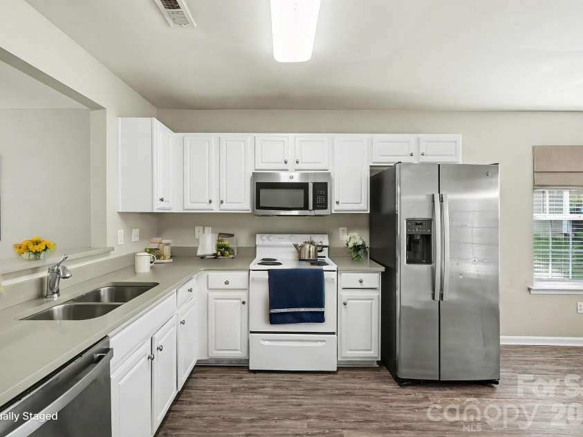 911 Valley Ridge Road, Charlotte, NC 28214.  MLS# CAR4360939, YatesRealty ID 19630. 