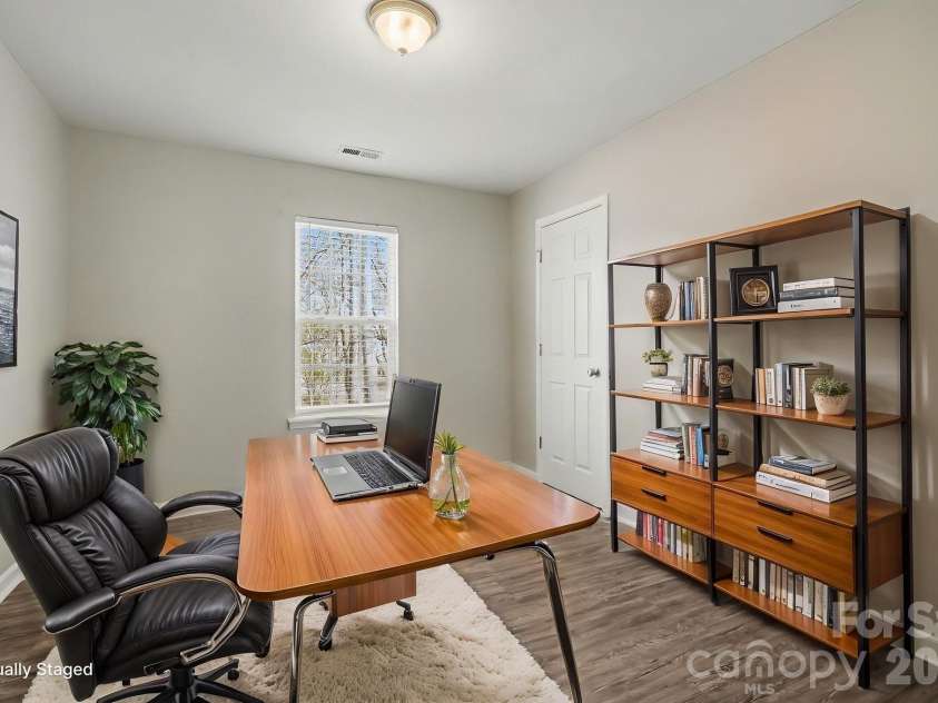 911 Valley Ridge Road, Charlotte, NC 28214.  MLS# CAR4360939, YatesRealty ID 19630. 