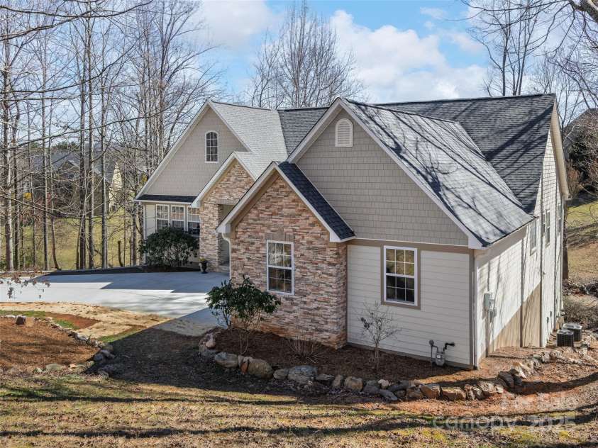 115 Springhead Court, Arden, NC 28704.  MLS# CAR4228492, YatesRealty ID 19631. 