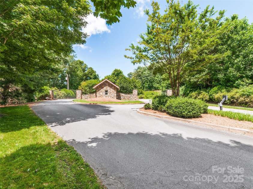 115 Springhead Court, Arden, NC 28704.  MLS# CAR4228492, YatesRealty ID 19631. 