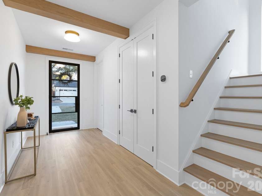 404 Dover Avenue, Charlotte, NC 28209.  MLS# CAR4346788, YatesRealty ID 19631. 