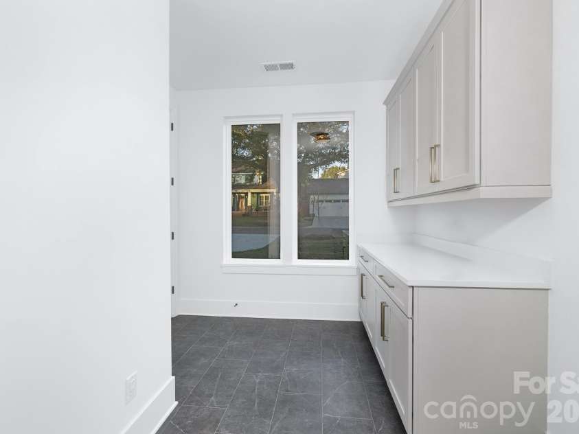 404 Dover Avenue, Charlotte, NC 28209.  MLS# CAR4346788, YatesRealty ID 19631. 