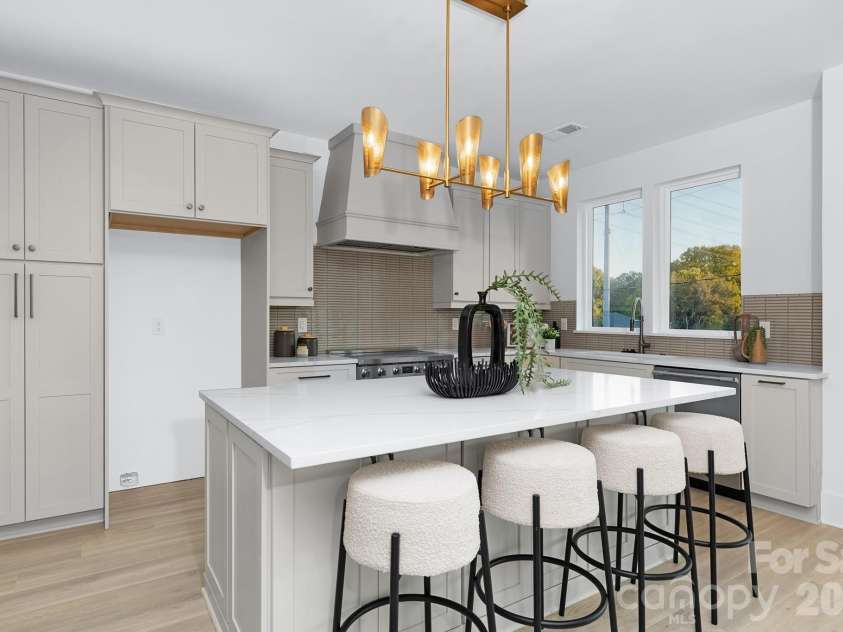 404 Dover Avenue, Charlotte, NC 28209.  MLS# CAR4346788, YatesRealty ID 19631. 