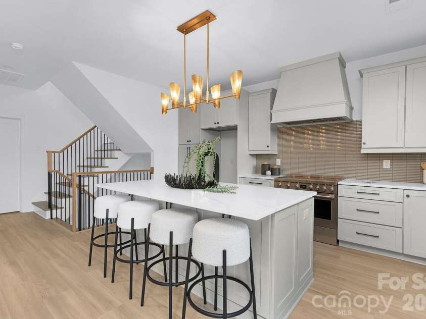 404 Dover Avenue, Charlotte, NC 28209.  MLS# CAR4346788, YatesRealty ID 19631. 