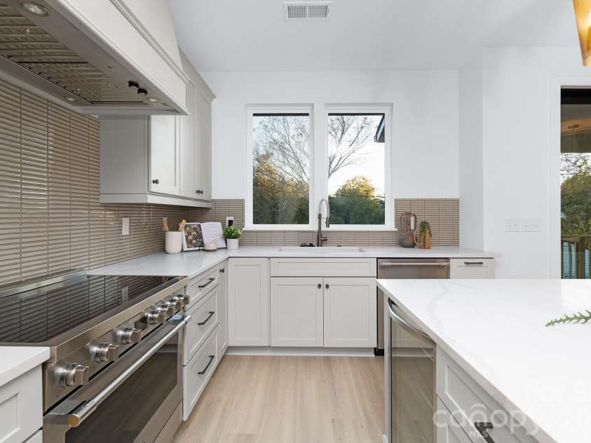 404 Dover Avenue, Charlotte, NC 28209.  MLS# CAR4346788, YatesRealty ID 19631. 