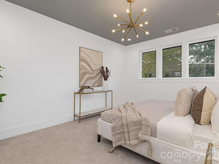 404 Dover Avenue, Charlotte, NC 28209.  MLS# CAR4346788, YatesRealty ID 19631. 