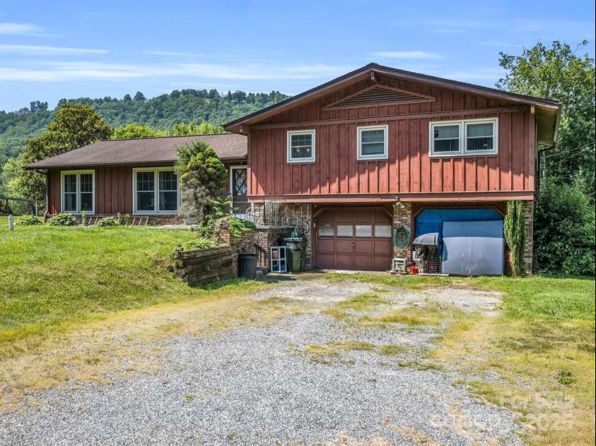 2512 Brevard Road, Hendersonville, NC 28791.  MLS# CAR4237635, YatesRealty ID 19632. 