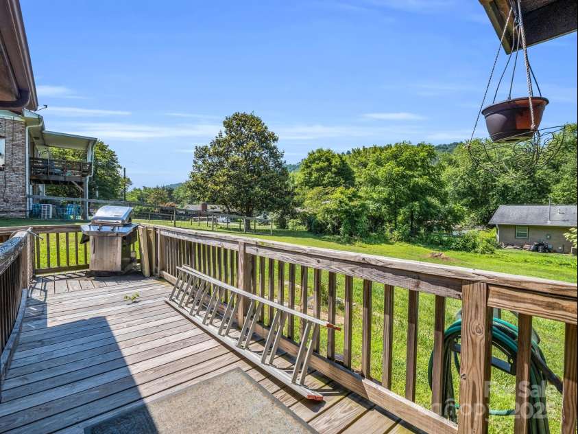 2512 Brevard Road, Hendersonville, NC 28791.  MLS# CAR4237635, YatesRealty ID 19632. 