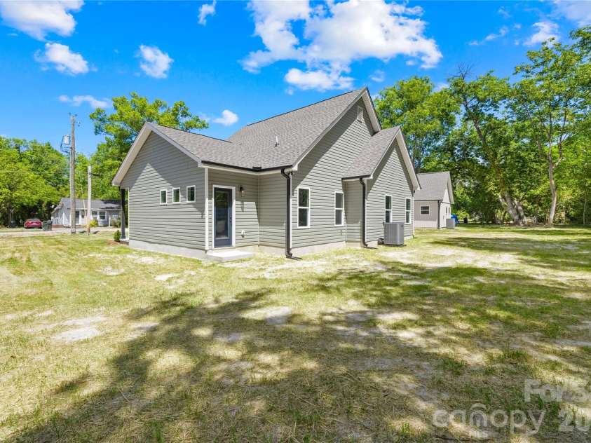 725 Clarinda Street, Rock Hill, SC 29730.  MLS# CAR4373017, YatesRealty ID 19633. Backyard