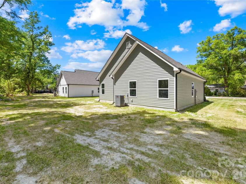 725 Clarinda Street, Rock Hill, SC 29730.  MLS# CAR4373017, YatesRealty ID 19633. Huge yard