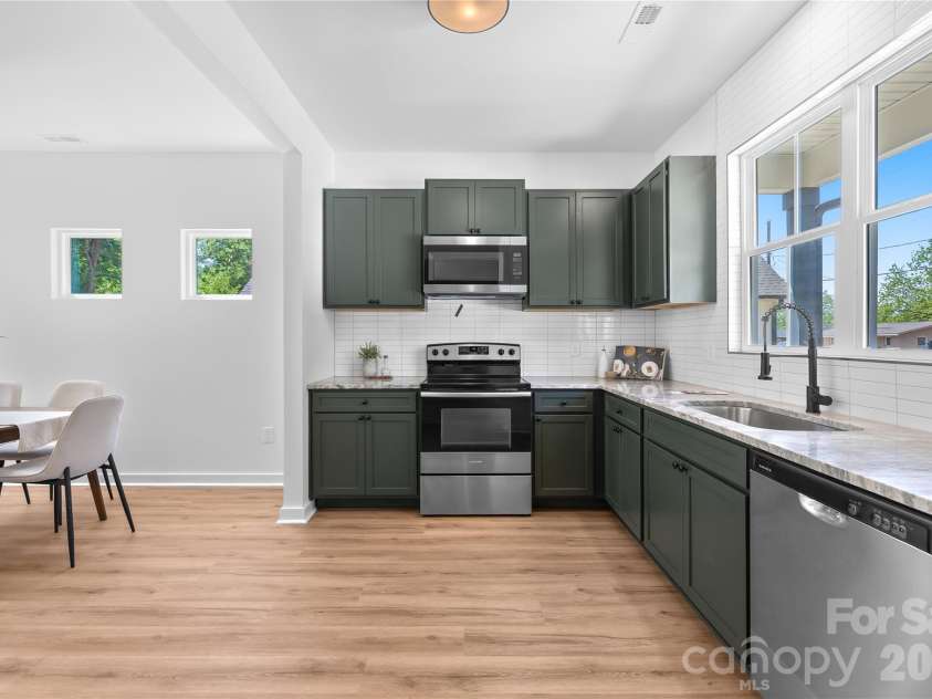 725 Clarinda Street, Rock Hill, SC 29730.  MLS# CAR4373017, YatesRealty ID 19633. Kitchen