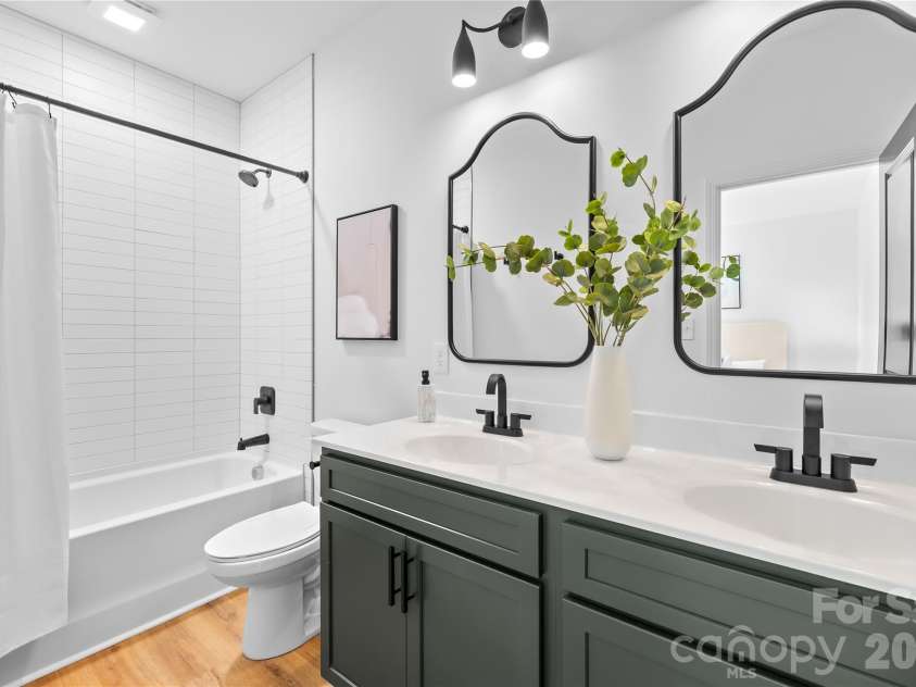 725 Clarinda Street, Rock Hill, SC 29730.  MLS# CAR4373017, YatesRealty ID 19633. Primary Bathroom