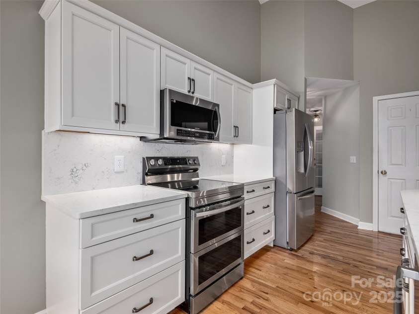9 Kit Court, Fletcher, NC 28732.  MLS# CAR4246263, YatesRealty ID 19633. Kitchen