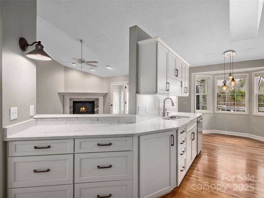 9 Kit Court, Fletcher, NC 28732.  MLS# CAR4246263, YatesRealty ID 19633. Newly Renovated Kitchen