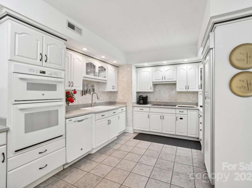 142 Justice Street, Fletcher, NC 28732.  MLS# CAR4234693, YatesRealty ID 19634. Bright and airy kitchen with an open layout