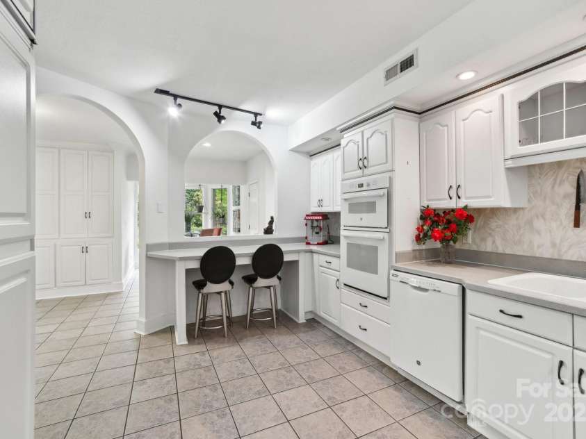 142 Justice Street, Fletcher, NC 28732.  MLS# CAR4234693, YatesRealty ID 19634. Extra bar seating in the kitchen for added convenience and socializing