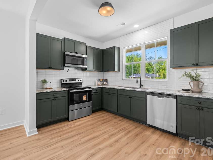 731 Clarinda Street, Rock Hill, SC 29730.  MLS# CAR4373156, YatesRealty ID 19635. Previous Staging