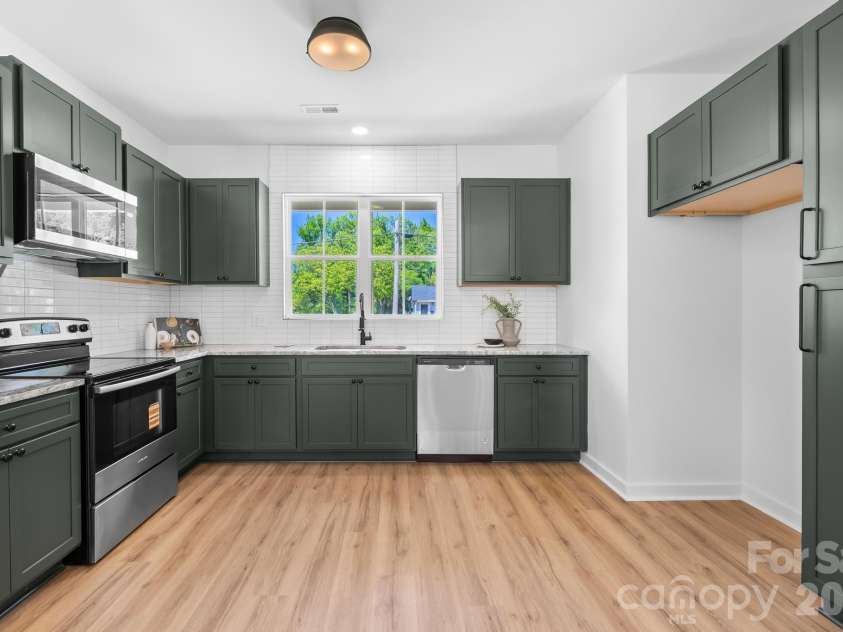 731 Clarinda Street, Rock Hill, SC 29730.  MLS# CAR4373156, YatesRealty ID 19635. Previous Staging
