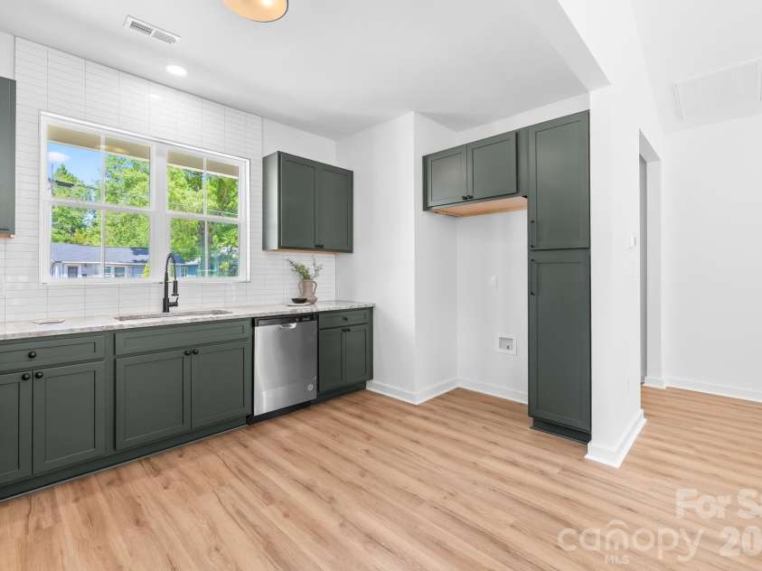 731 Clarinda Street, Rock Hill, SC 29730.  MLS# CAR4373156, YatesRealty ID 19635. Previous Staging
