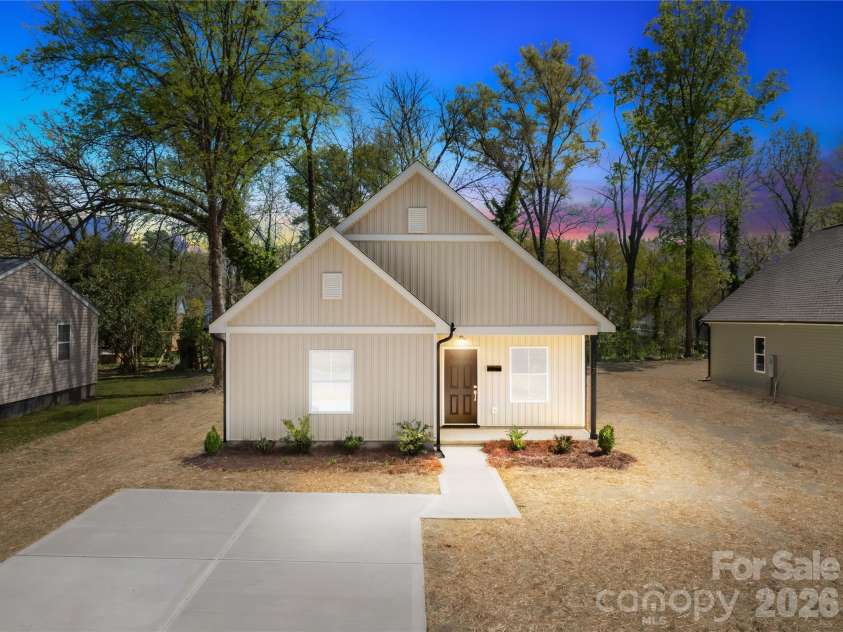 717 Clarinda Street, Rock Hill, SC 29730.  MLS# CAR4361327, YatesRealty ID 19636. 