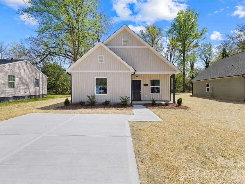 717 Clarinda Street, Rock Hill, SC 29730.  MLS# CAR4361327, YatesRealty ID 19636. 
