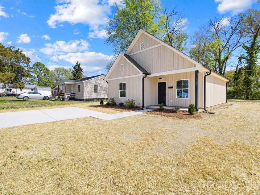 717 Clarinda Street, Rock Hill, SC 29730.  MLS# CAR4361327, YatesRealty ID 19636. 