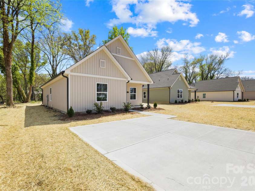 717 Clarinda Street, Rock Hill, SC 29730.  MLS# CAR4361327, YatesRealty ID 19636. 
