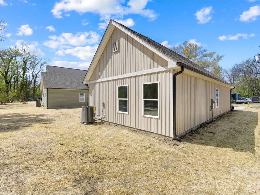 717 Clarinda Street, Rock Hill, SC 29730.  MLS# CAR4361327, YatesRealty ID 19636. 
