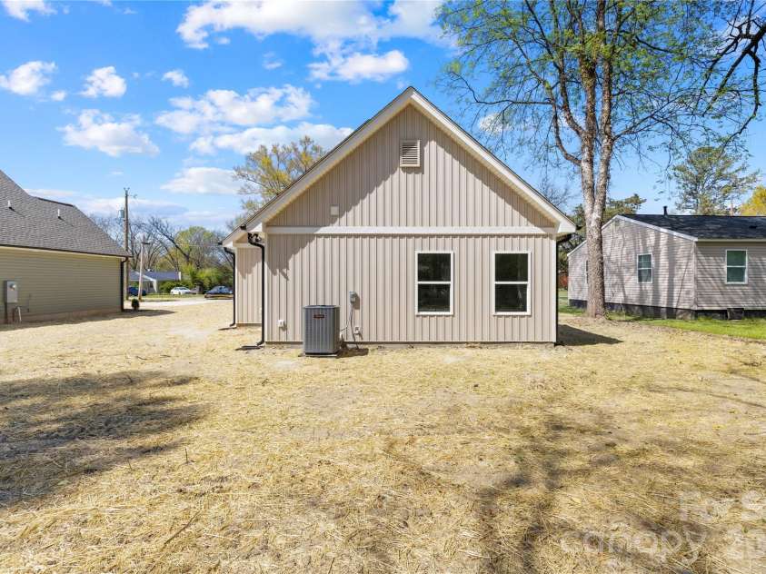 717 Clarinda Street, Rock Hill, SC 29730.  MLS# CAR4361327, YatesRealty ID 19636. 